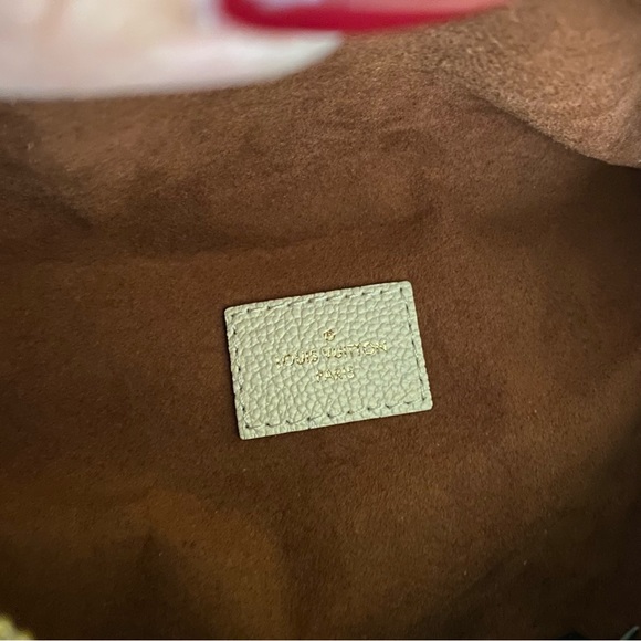 Louis Vuitton Empreinte BumBag Creme - Picture 7 of 8